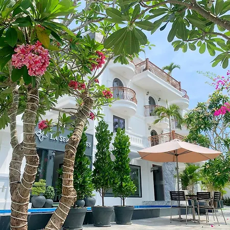 La Sera Suites Nha Trang